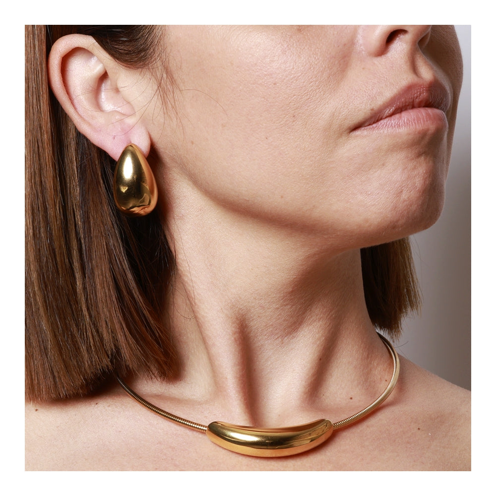 Colar Ômega em Aço Dourado