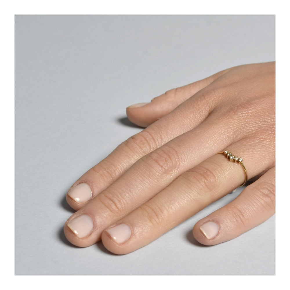 Anel com Zircônias Brancas