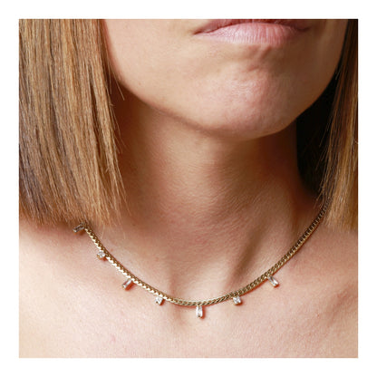 Colar de Aço Dourado com Zircões Brancos